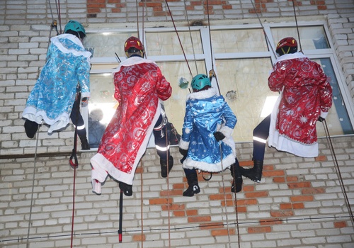 Добро и Новый год: Кто создает новогоднее волшебство?