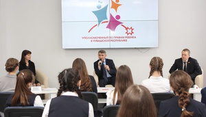 Олег Николаев критически оценил ситуацию в молодежной политике республики