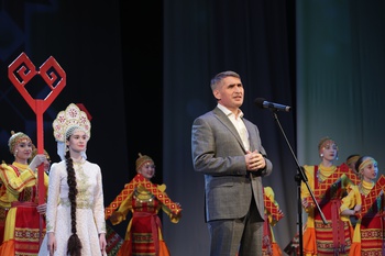 Олег Николаев в Новочебоксарске посетил фестиваль единства народов и культур и концерт ансамбля «Донбасс»