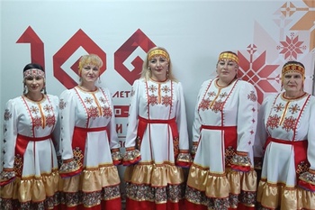 Обновлены сценические костюмы для творческих коллективов Янтиковского дома культуры
