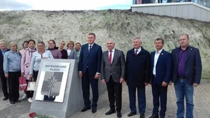 Делегация Янтиковского района приняла участие на торжественном открытии мемориального комплекса «Строителям безмолвных рубежей»