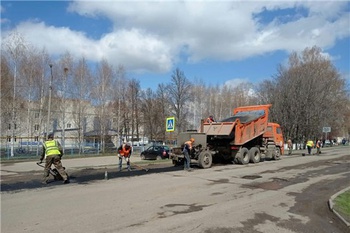 Янтиковском районе приступили к ямочному ремонту дорог