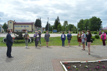 В Янтиковском районе в День памяти и скорби возложены цветы к Монументу Славы