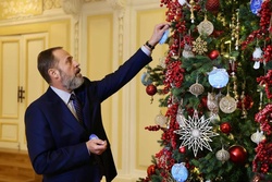 Полномочный представитель Президента Российской Федерации Игорь Комаров принял участи в акции «Елка желаний-2025»