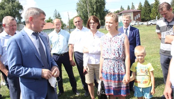 Олег Николаев поддержал инициативу о содержании общественных пространств в сельской местности