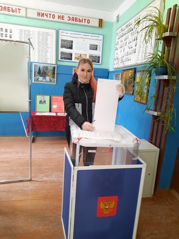 ВЫБОРЫ 2021: Кристина Трофимова впервые проголосовала на выборах