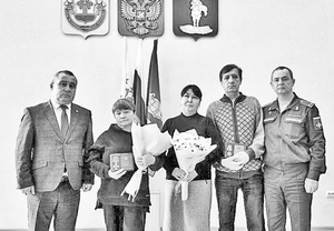 Çар наградисене —  амăшĕсене