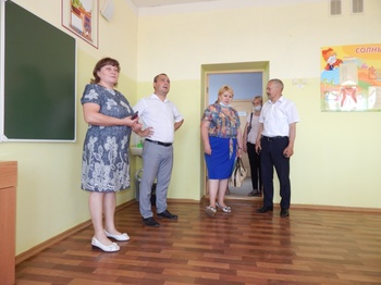 Глава администрации района лично проверял готовность образовательных учреждений к новому учебному году
