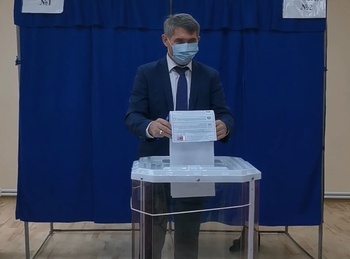 ВЫБОРЫ 2021: Глава Чувашии Олег Николаев проголосовал одним из первых по месту прописки