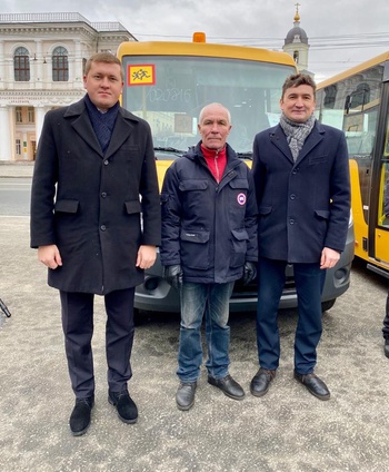 Янтиковская школа получила новый школьный автобус