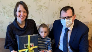 Новогоднее желание для 5-летнего Коли исполнил руководитель Госжилинспекции Чувашии Виктор Кочетков