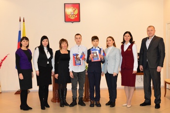 Юным гражданам Янтиковского района торжественно вручили паспорта