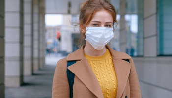 Усиление мер борьбы с коронавирусом: Роспотребнадзор обязал всех носить маски в общественных местах