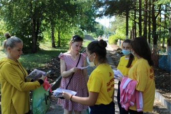 Волонтеры Янтиковской средней школы присоединились к акции «Безопасность детства — 2020»