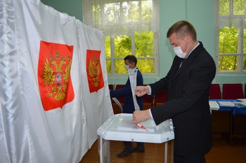 Владимир Михайлов и Александр Шакин проголосовали за развитие и процветание родного края