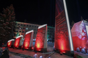 В Чебоксарах торжественно открылась стела «Город трудовой доблести»