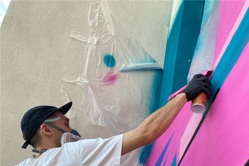 Мурал «Учитель» на здании общежития Чувашского государственного института культуры и искусств в Чебоксарах участвует в конкурсе граффити