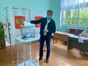 Председатель землячества Янтиковского района Владимир Михайлов принял участие в голосовании по поправкам в Конституцию РФ