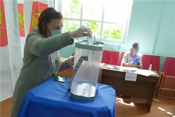 Более 18% янтиковцев приняли участие в голосовании в первый день