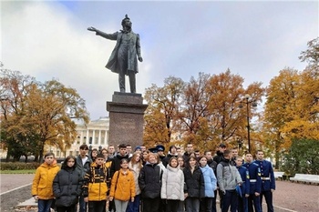 В рамках нацпроекта «Культура» ученик Янтиковской школы посетил северную столицу России