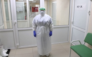 Задействованным в борьбе с коронавирусом медицинским и иным работникам будут продлены выплаты