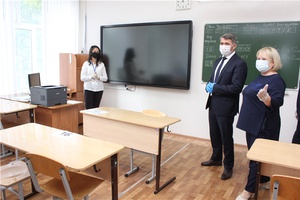 Врио Главы Чувашии оценил готовность к итоговой аттестации пункта проведения экзамена