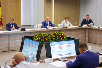 Олег Николаев выступил за «обеление» занятости и заработной платы в строительной сфере