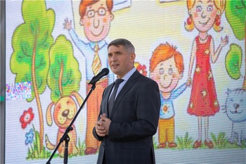 Олег Николаев: Количество детей, оставшихся без попечения родителей, из года в год уменьшается