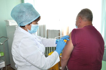Вакцинация от COVID-19 в Чувашии продолжалась и в праздники