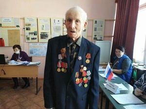 В Чувашии 100-летний участник Великой Отечественной войны сам пришел на выборы Президента
