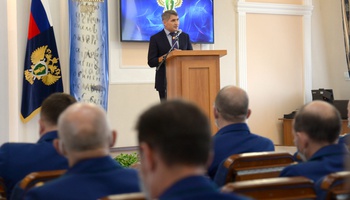 Олег Николаев поздравил работников прокуратуры с профессиональным праздником