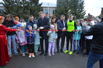 В селе Яншихово-Норваши торжественно открыли благоустроенное общественное пространство и спортивную площадку