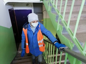 Места общего пользования многоквартирных домов с. Янтиково дезинфицируются