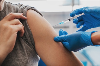 В Чувашии работники сферы услуг должны приступить к вакцинации до 1 ноября