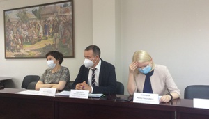 Медики будут получать стимулирующие выплаты еще 2 месяца