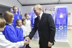 Президент Владимир Путин посетил выставку «Россия» на ВДНХ