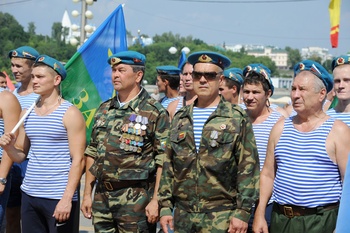 Олег Николаев поздравляет с Днем Воздушно-десантных войск