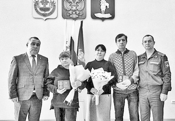 Çар наградисене —  амăшĕсене