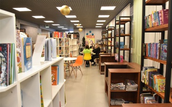 Глава Республики посетил модернизированную библиотеку имени В. Чаплиной
