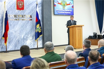 Глава Чувашской Республики поздравил работников прокуратуры с профессиональным праздником