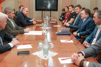 Олег Николаев и председатель ПСБ Петр Фрадков договорились развивать массовый и детский спорт