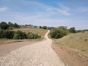 В населенных пунктах Янтиковского района продолжаются работы по устройству щебеночных автодорог